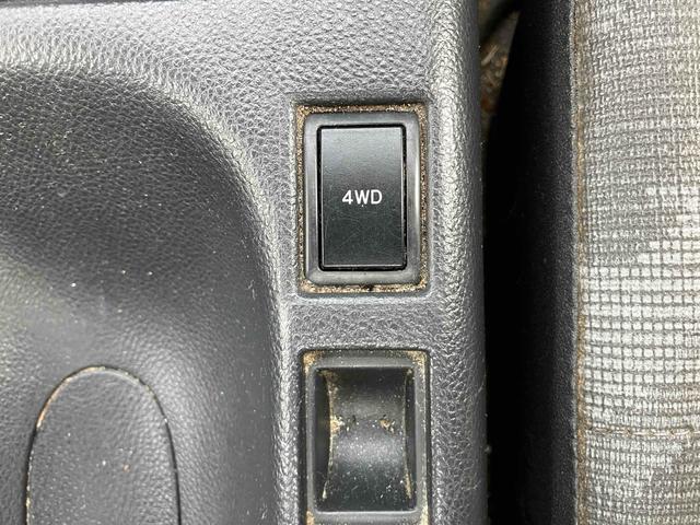 キャリイトラック ＫＣエアコン・パワステ　４ＷＤ　オートマ　点検記録簿　作業灯　荷台マット付き　エアコン　パワーステアリング　ラジオ　三方開　軽トラック（8枚目）