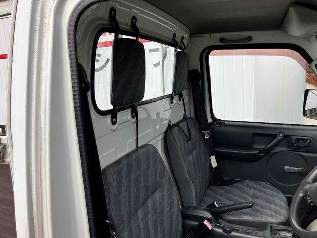 キャリイトラック ＫＣエアコン・パワステ　４ＷＤ　オートマ　点検記録簿　作業灯　荷台マット付き　エアコン　パワーステアリング　ラジオ　三方開　軽トラック（17枚目）