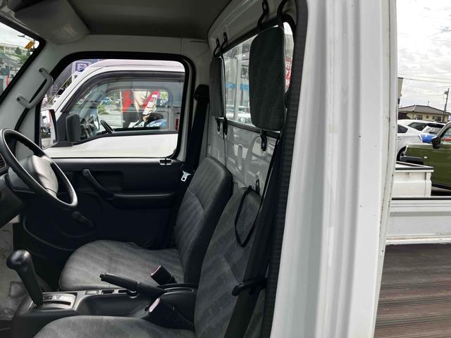 キャリイトラック ＫＣエアコン・パワステ　４ＷＤ　オートマ　点検記録簿　作業灯　荷台マット付き　エアコン　パワーステアリング　ラジオ　三方開　軽トラック（20枚目）