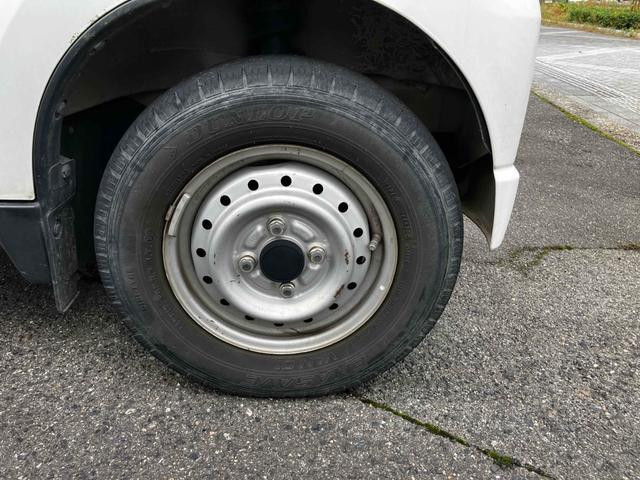 キャリイトラック ＫＣエアコン・パワステ　４ＷＤ　オートマ　点検記録簿　作業灯　荷台マット付き　エアコン　パワーステアリング　ラジオ　三方開　軽トラック（26枚目）