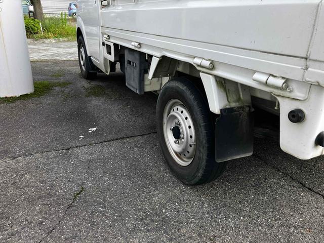 キャリイトラック ＫＣエアコン・パワステ　４ＷＤ　オートマ　点検記録簿　作業灯　荷台マット付き　エアコン　パワーステアリング　ラジオ　三方開　軽トラック（27枚目）