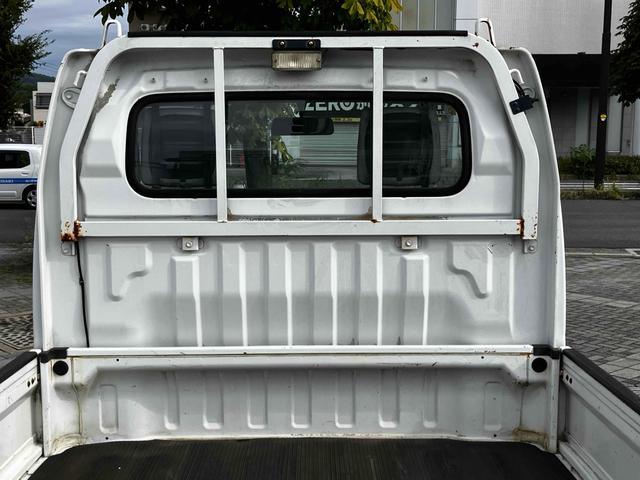 キャリイトラック ＫＣエアコン・パワステ　４ＷＤ　オートマ　点検記録簿　作業灯　荷台マット付き　エアコン　パワーステアリング　ラジオ　三方開　軽トラック（32枚目）
