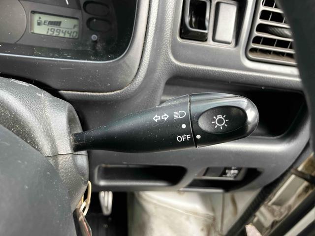 キャリイトラック ＫＣエアコン・パワステ　４ＷＤ　オートマ　点検記録簿　作業灯　荷台マット付き　エアコン　パワーステアリング　ラジオ　三方開　軽トラック（42枚目）