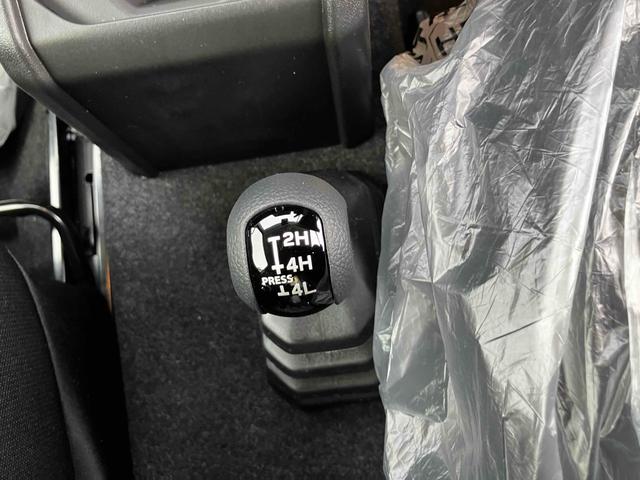 ジムニー XC 届出済未使用車 禁煙車 4WD 衝突被害軽減システム レーンアシスト LEDヘッドライト フォグライト シートヒーター スマートキー オートエアコン AW16インチ バックソナー クルーズコントロール(7枚目)