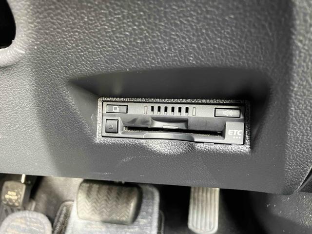 プリウス Ｓセーフティプラス　ワンオーナー　衝突被害軽減システム　レーンアシスト　ＥＴＣ　ナビ　バックカメラ　フルセグＴＶ　Ｂｌｕｅｔｏｏｔｈ　ＣＤ　ＤＶＤ　ＬＥＤヘッドライト　コーナーセンサー　スマートキー　ＡＷ１５インチ（6枚目）