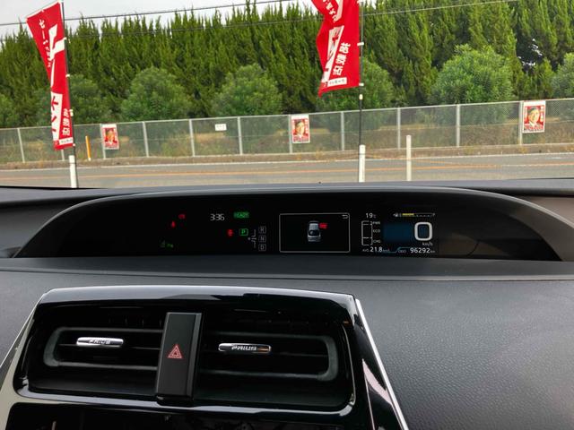 プリウス Ｓセーフティプラス　ワンオーナー　衝突被害軽減システム　レーンアシスト　ＥＴＣ　ナビ　バックカメラ　フルセグＴＶ　Ｂｌｕｅｔｏｏｔｈ　ＣＤ　ＤＶＤ　ＬＥＤヘッドライト　コーナーセンサー　スマートキー　ＡＷ１５インチ（7枚目）