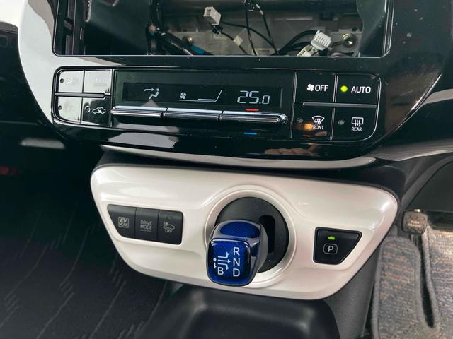 プリウス Ｓセーフティプラス　ワンオーナー　衝突被害軽減システム　レーンアシスト　ＥＴＣ　ナビ　バックカメラ　フルセグＴＶ　Ｂｌｕｅｔｏｏｔｈ　ＣＤ　ＤＶＤ　ＬＥＤヘッドライト　コーナーセンサー　スマートキー　ＡＷ１５インチ（9枚目）