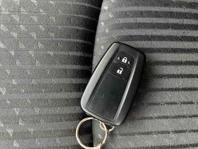 プリウス Ｓセーフティプラス　ワンオーナー　衝突被害軽減システム　レーンアシスト　ＥＴＣ　ナビ　バックカメラ　フルセグＴＶ　Ｂｌｕｅｔｏｏｔｈ　ＣＤ　ＤＶＤ　ＬＥＤヘッドライト　コーナーセンサー　スマートキー　ＡＷ１５インチ（15枚目）