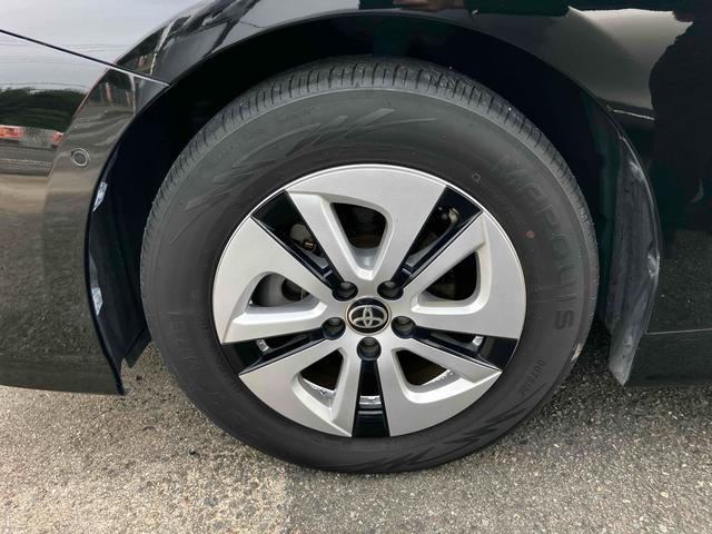 プリウス Ｓセーフティプラス　ワンオーナー　衝突被害軽減システム　レーンアシスト　ＥＴＣ　ナビ　バックカメラ　フルセグＴＶ　Ｂｌｕｅｔｏｏｔｈ　ＣＤ　ＤＶＤ　ＬＥＤヘッドライト　コーナーセンサー　スマートキー　ＡＷ１５インチ（29枚目）