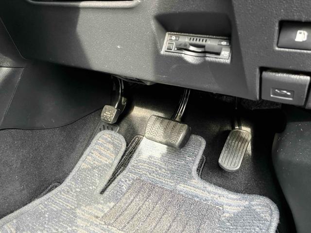 プリウス Ｓセーフティプラス　ワンオーナー　衝突被害軽減システム　レーンアシスト　ＥＴＣ　ナビ　バックカメラ　フルセグＴＶ　Ｂｌｕｅｔｏｏｔｈ　ＣＤ　ＤＶＤ　ＬＥＤヘッドライト　コーナーセンサー　スマートキー　ＡＷ１５インチ（50枚目）