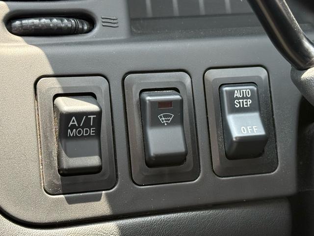 デリカスペースギア アクティブフィールドエディション　４ＷＤ　ベージュオールペイント　リフトアップ　８人乗り　ＥＴＣ　バックカメラ　オートステップ　ハーフレザーシート（75枚目）