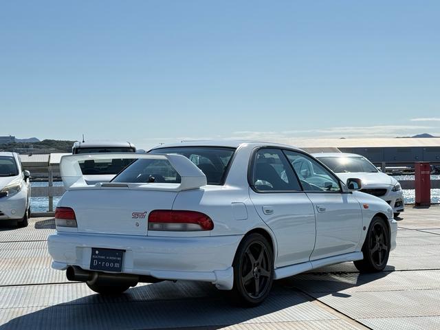 インプレッサ WRX STiバージョンV momoステアリング TEIN車高調 フジツボマフラー 5MT ETC 17インチAW 大型リアウィング(32枚目)