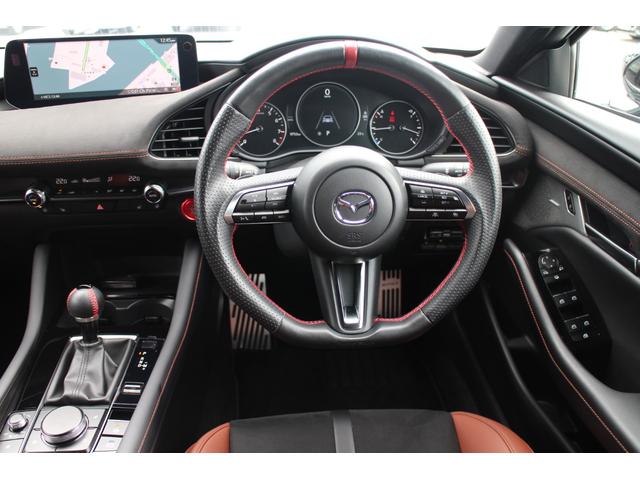 MAZDA3ファストバック 15S レトロスポーツエディション マシーングレープレミアムメタリック F/R/Sアンダースポイラー・ルーフスポイラー ETC 360度カメラ バック&フロントカメラ ナビ連動型前後ドラレコ シートヒーター BOSEサウンド 禁煙車(6枚目)