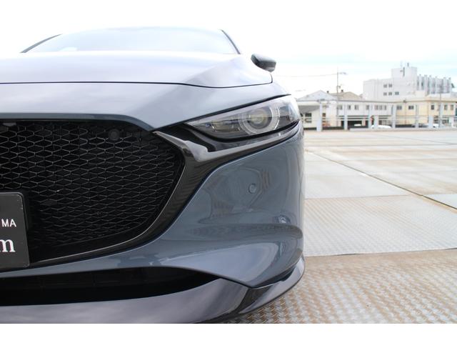 MAZDA3ファストバック 15S レトロスポーツエディション マシーングレープレミアムメタリック F/R/Sアンダースポイラー・ルーフスポイラー ETC 360度カメラ バック&フロントカメラ ナビ連動型前後ドラレコ シートヒーター BOSEサウンド 禁煙車(27枚目)