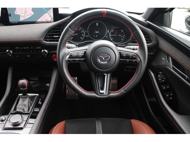 MAZDA3ファストバック 15S レトロスポーツエディション マシーングレープレミアムメタリック F/R/Sアンダースポイラー・ルーフスポイラー ETC 360度カメラ バック&フロントカメラ ナビ連動型前後ドラレコ シートヒーター BOSEサウンド 禁煙車(51枚目)