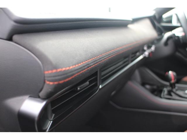 MAZDA3ファストバック 15S レトロスポーツエディション マシーングレープレミアムメタリック F/R/Sアンダースポイラー・ルーフスポイラー ETC 360度カメラ バック&フロントカメラ ナビ連動型前後ドラレコ シートヒーター BOSEサウンド 禁煙車(54枚目)