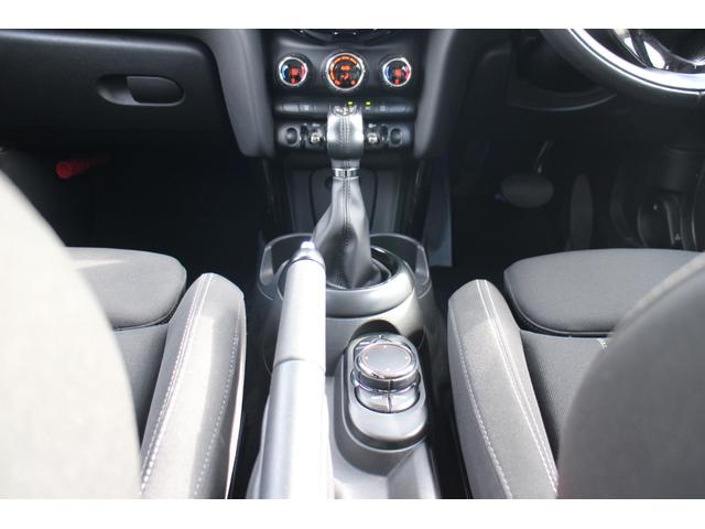 MINI クーパーS クーパーS 5ドア 純正ナビ Bluetooth バックカメラ ETC 16インチアルミ スペアキー(44枚目)