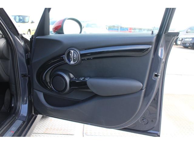 MINI クーパーS クーパーS 5ドア 純正ナビ Bluetooth バックカメラ ETC 16インチアルミ スペアキー(50枚目)