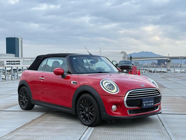 ＭＩＮＩ クーパー　コンバーチブル　純正ナビ　バックカメラ　クリアランスソナー　インテリジェントセーフティ　黒革シート　シートヒーター　ＬＥＤヘッドライト　ドライビングモード　ＥＴＣ　クルーズコントロール　ドラレコ　ＪＣＷステアリング（3枚目）