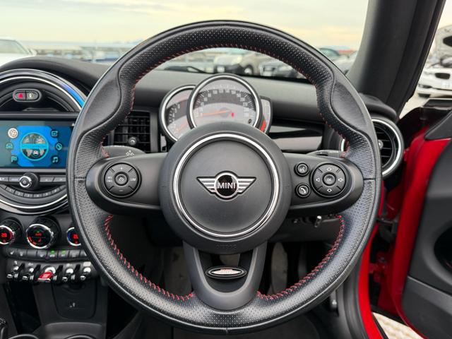ＭＩＮＩ クーパー　コンバーチブル　純正ナビ　バックカメラ　クリアランスソナー　インテリジェントセーフティ　黒革シート　シートヒーター　ＬＥＤヘッドライト　ドライビングモード　ＥＴＣ　クルーズコントロール　ドラレコ　ＪＣＷステアリング（10枚目）