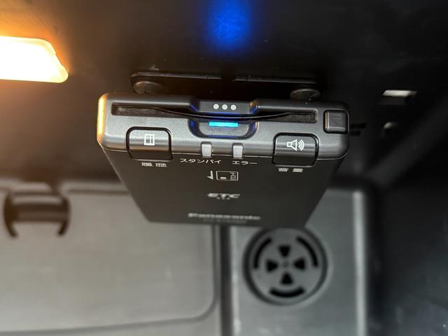 ＭＩＮＩ クーパー　コンバーチブル　純正ナビ　バックカメラ　クリアランスソナー　インテリジェントセーフティ　黒革シート　シートヒーター　ＬＥＤヘッドライト　ドライビングモード　ＥＴＣ　クルーズコントロール　ドラレコ　ＪＣＷステアリング（13枚目）