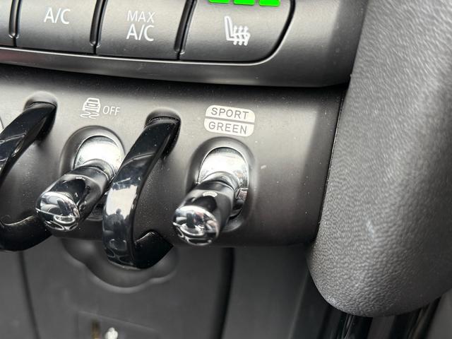 ＭＩＮＩ クーパー　コンバーチブル　純正ナビ　バックカメラ　クリアランスソナー　インテリジェントセーフティ　黒革シート　シートヒーター　ＬＥＤヘッドライト　ドライビングモード　ＥＴＣ　クルーズコントロール　ドラレコ　ＪＣＷステアリング（16枚目）