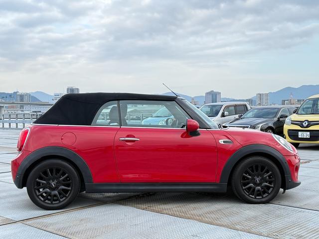 ＭＩＮＩ クーパー　コンバーチブル　純正ナビ　バックカメラ　クリアランスソナー　インテリジェントセーフティ　黒革シート　シートヒーター　ＬＥＤヘッドライト　ドライビングモード　ＥＴＣ　クルーズコントロール　ドラレコ　ＪＣＷステアリング（27枚目）