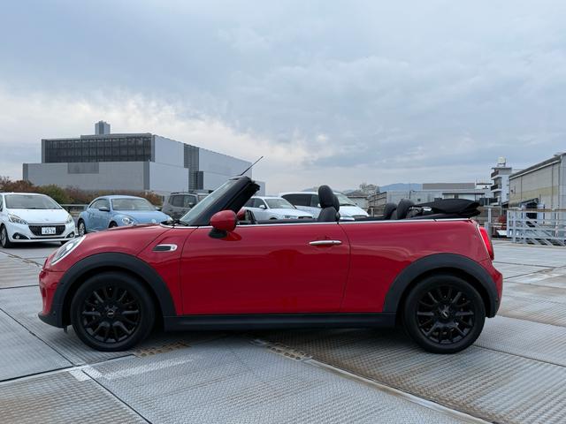 ＭＩＮＩ クーパー　コンバーチブル　純正ナビ　バックカメラ　クリアランスソナー　インテリジェントセーフティ　黒革シート　シートヒーター　ＬＥＤヘッドライト　ドライビングモード　ＥＴＣ　クルーズコントロール　ドラレコ　ＪＣＷステアリング（30枚目）