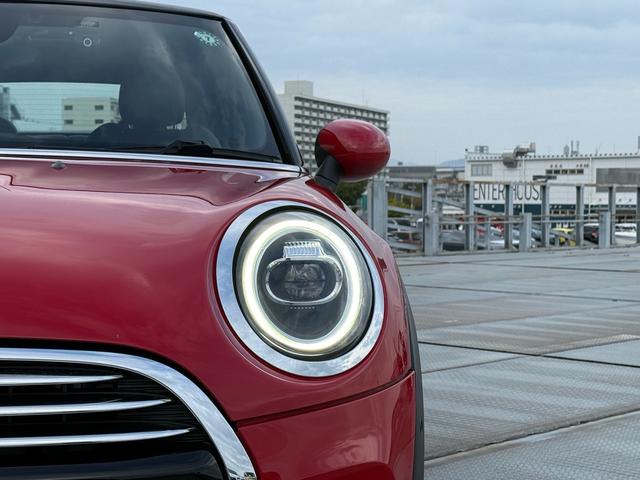 ＭＩＮＩ クーパー　コンバーチブル　純正ナビ　バックカメラ　クリアランスソナー　インテリジェントセーフティ　黒革シート　シートヒーター　ＬＥＤヘッドライト　ドライビングモード　ＥＴＣ　クルーズコントロール　ドラレコ　ＪＣＷステアリング（34枚目）
