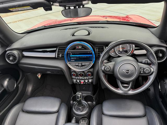 ＭＩＮＩ クーパー　コンバーチブル　純正ナビ　バックカメラ　クリアランスソナー　インテリジェントセーフティ　黒革シート　シートヒーター　ＬＥＤヘッドライト　ドライビングモード　ＥＴＣ　クルーズコントロール　ドラレコ　ＪＣＷステアリング（48枚目）