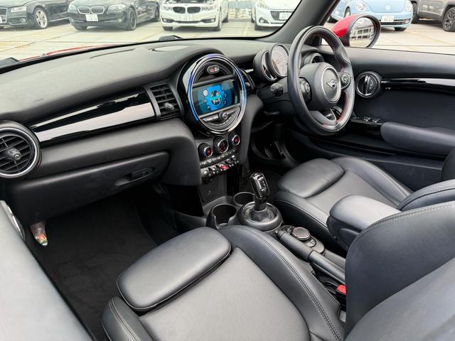ＭＩＮＩ クーパー　コンバーチブル　純正ナビ　バックカメラ　クリアランスソナー　インテリジェントセーフティ　黒革シート　シートヒーター　ＬＥＤヘッドライト　ドライビングモード　ＥＴＣ　クルーズコントロール　ドラレコ　ＪＣＷステアリング（50枚目）