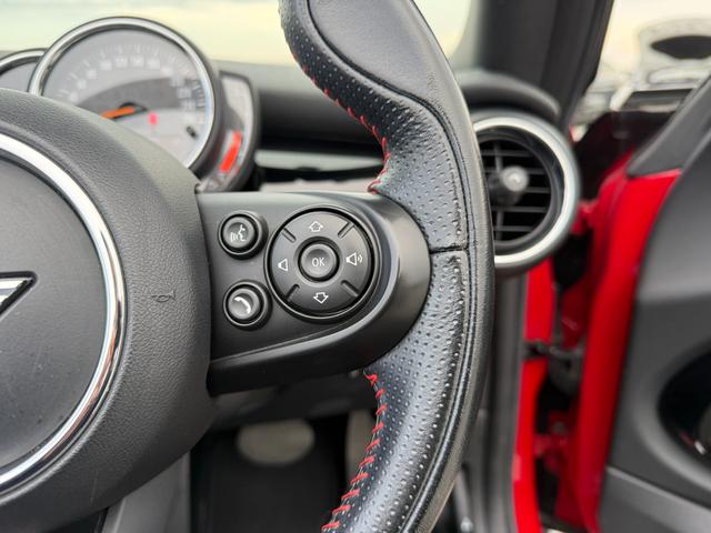 ＭＩＮＩ クーパー　コンバーチブル　純正ナビ　バックカメラ　クリアランスソナー　インテリジェントセーフティ　黒革シート　シートヒーター　ＬＥＤヘッドライト　ドライビングモード　ＥＴＣ　クルーズコントロール　ドラレコ　ＪＣＷステアリング（54枚目）