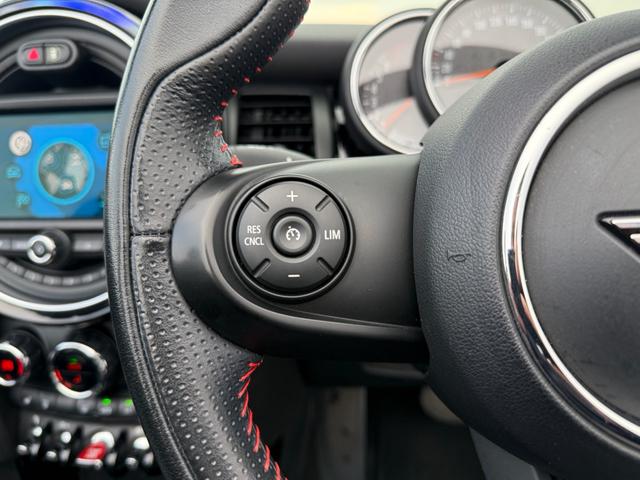 ＭＩＮＩ クーパー　コンバーチブル　純正ナビ　バックカメラ　クリアランスソナー　インテリジェントセーフティ　黒革シート　シートヒーター　ＬＥＤヘッドライト　ドライビングモード　ＥＴＣ　クルーズコントロール　ドラレコ　ＪＣＷステアリング（55枚目）