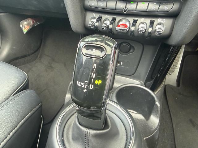 ＭＩＮＩ クーパー　コンバーチブル　純正ナビ　バックカメラ　クリアランスソナー　インテリジェントセーフティ　黒革シート　シートヒーター　ＬＥＤヘッドライト　ドライビングモード　ＥＴＣ　クルーズコントロール　ドラレコ　ＪＣＷステアリング（57枚目）