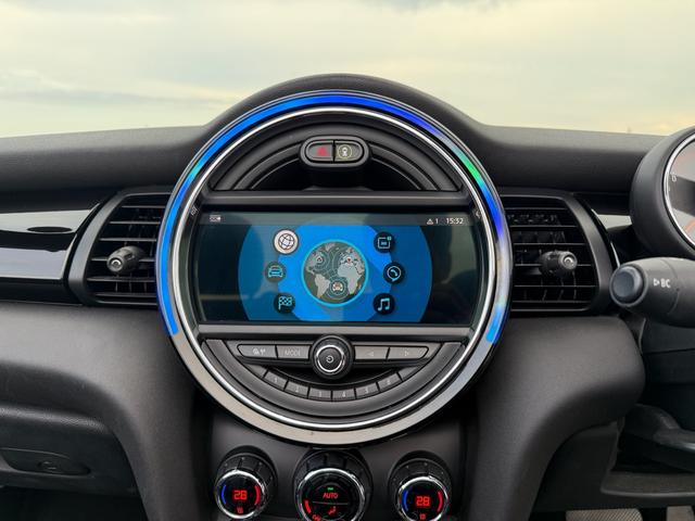 ＭＩＮＩ クーパー　コンバーチブル　純正ナビ　バックカメラ　クリアランスソナー　インテリジェントセーフティ　黒革シート　シートヒーター　ＬＥＤヘッドライト　ドライビングモード　ＥＴＣ　クルーズコントロール　ドラレコ　ＪＣＷステアリング（61枚目）