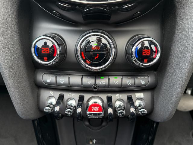 ＭＩＮＩ クーパー　コンバーチブル　純正ナビ　バックカメラ　クリアランスソナー　インテリジェントセーフティ　黒革シート　シートヒーター　ＬＥＤヘッドライト　ドライビングモード　ＥＴＣ　クルーズコントロール　ドラレコ　ＪＣＷステアリング（62枚目）