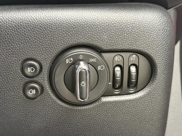 ＭＩＮＩ クーパー　コンバーチブル　純正ナビ　バックカメラ　クリアランスソナー　インテリジェントセーフティ　黒革シート　シートヒーター　ＬＥＤヘッドライト　ドライビングモード　ＥＴＣ　クルーズコントロール　ドラレコ　ＪＣＷステアリング（67枚目）