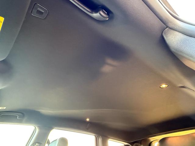 ジープ・グランドチェロキー リミテッド　２０インチＡＷ　オーバーフェンダー　エアサス　アダプティブクルーズコントロール　黒革シート　パワーシート　シートヒーター　　バックカメラ　クリアランスソナー　純正ナビ　フルセグＴＶ　Ｂｌｕｅｔｏｏｔｈ（16枚目）