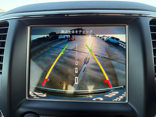 ジープ・グランドチェロキー リミテッド　２０インチＡＷ　オーバーフェンダー　エアサス　アダプティブクルーズコントロール　黒革シート　パワーシート　シートヒーター　　バックカメラ　クリアランスソナー　純正ナビ　フルセグＴＶ　Ｂｌｕｅｔｏｏｔｈ（17枚目）