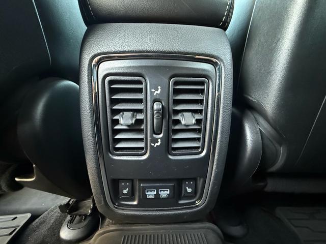 ジープ・グランドチェロキー リミテッド　２０インチＡＷ　オーバーフェンダー　エアサス　アダプティブクルーズコントロール　黒革シート　パワーシート　シートヒーター　　バックカメラ　クリアランスソナー　純正ナビ　フルセグＴＶ　Ｂｌｕｅｔｏｏｔｈ（23枚目）