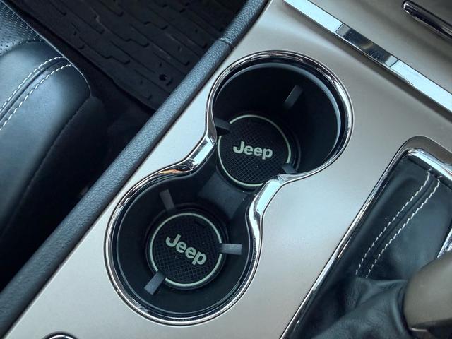 ジープ・グランドチェロキー リミテッド　２０インチＡＷ　オーバーフェンダー　エアサス　アダプティブクルーズコントロール　黒革シート　パワーシート　シートヒーター　　バックカメラ　クリアランスソナー　純正ナビ　フルセグＴＶ　Ｂｌｕｅｔｏｏｔｈ（25枚目）