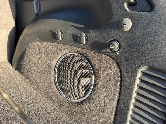 ジープ・グランドチェロキー リミテッド　２０インチＡＷ　オーバーフェンダー　エアサス　アダプティブクルーズコントロール　黒革シート　パワーシート　シートヒーター　　バックカメラ　クリアランスソナー　純正ナビ　フルセグＴＶ　Ｂｌｕｅｔｏｏｔｈ（26枚目）