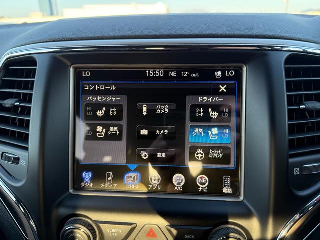 ジープ・グランドチェロキー リミテッド　２０インチＡＷ　オーバーフェンダー　エアサス　アダプティブクルーズコントロール　黒革シート　パワーシート　シートヒーター　　バックカメラ　クリアランスソナー　純正ナビ　フルセグＴＶ　Ｂｌｕｅｔｏｏｔｈ（27枚目）