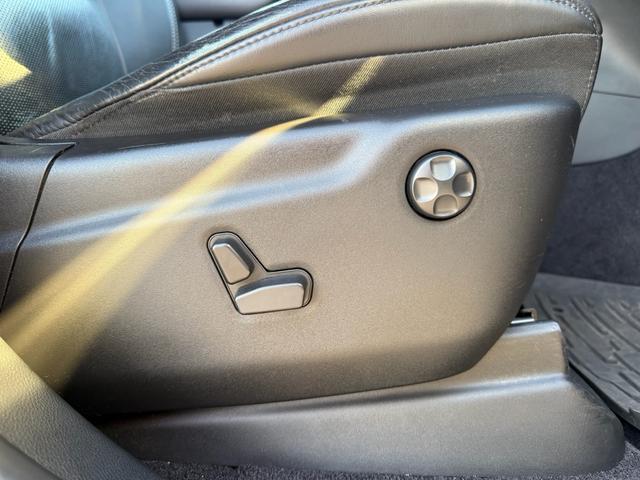 ジープ・グランドチェロキー リミテッド　２０インチＡＷ　オーバーフェンダー　エアサス　アダプティブクルーズコントロール　黒革シート　パワーシート　シートヒーター　　バックカメラ　クリアランスソナー　純正ナビ　フルセグＴＶ　Ｂｌｕｅｔｏｏｔｈ（31枚目）