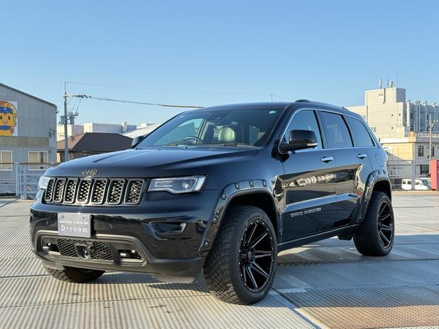 ジープ・グランドチェロキー リミテッド　２０インチＡＷ　オーバーフェンダー　エアサス　アダプティブクルーズコントロール　黒革シート　パワーシート　シートヒーター　　バックカメラ　クリアランスソナー　純正ナビ　フルセグＴＶ　Ｂｌｕｅｔｏｏｔｈ（35枚目）