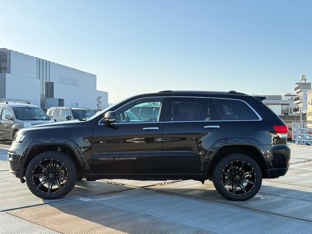 ジープ・グランドチェロキー リミテッド　２０インチＡＷ　オーバーフェンダー　エアサス　アダプティブクルーズコントロール　黒革シート　パワーシート　シートヒーター　　バックカメラ　クリアランスソナー　純正ナビ　フルセグＴＶ　Ｂｌｕｅｔｏｏｔｈ（36枚目）