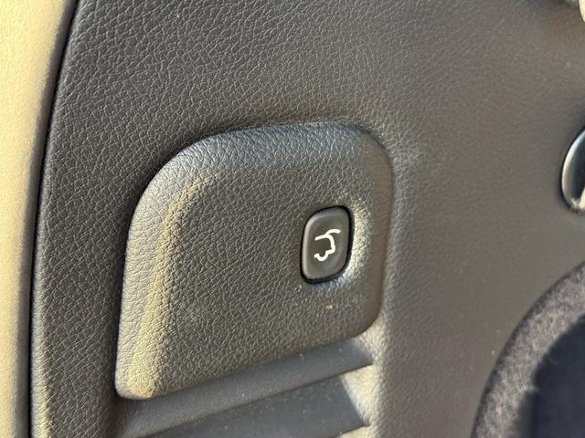 ジープ・グランドチェロキー リミテッド　２０インチＡＷ　オーバーフェンダー　エアサス　アダプティブクルーズコントロール　黒革シート　パワーシート　シートヒーター　　バックカメラ　クリアランスソナー　純正ナビ　フルセグＴＶ　Ｂｌｕｅｔｏｏｔｈ（60枚目）