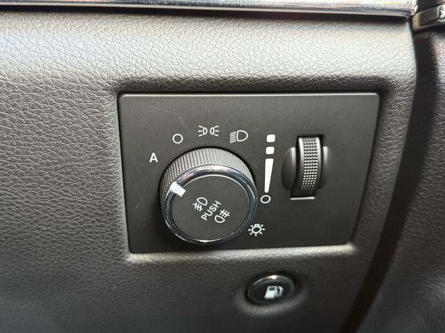 ジープ・グランドチェロキー リミテッド　２０インチＡＷ　オーバーフェンダー　エアサス　アダプティブクルーズコントロール　黒革シート　パワーシート　シートヒーター　　バックカメラ　クリアランスソナー　純正ナビ　フルセグＴＶ　Ｂｌｕｅｔｏｏｔｈ（79枚目）