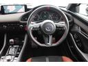 MAZDA3ファストバック 15S レトロスポーツエディション マシーングレープレミアムメタリック F/R/Sアンダースポイラー・ルーフスポイラー ETC 360度カメラ バック&フロントカメラ ナビ連動型前後ドラレコ シートヒーター BOSEサウンド 禁煙車(6枚目)
