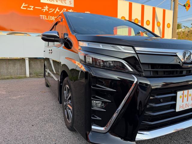 ヴォクシー ＺＳ　煌ＩＩ　純正９インチＳＤナビ　デジタルインナーミラー　後席モニター　両側パワスラ　ＥＴＣ　バックカメラ　フルセグＴＶ　ＢＴオーディオ　ＨＤＭＩ　ＬＥＤヘッドライト　トヨタセーフティセンス　クルコン　スマートキ（7枚目）